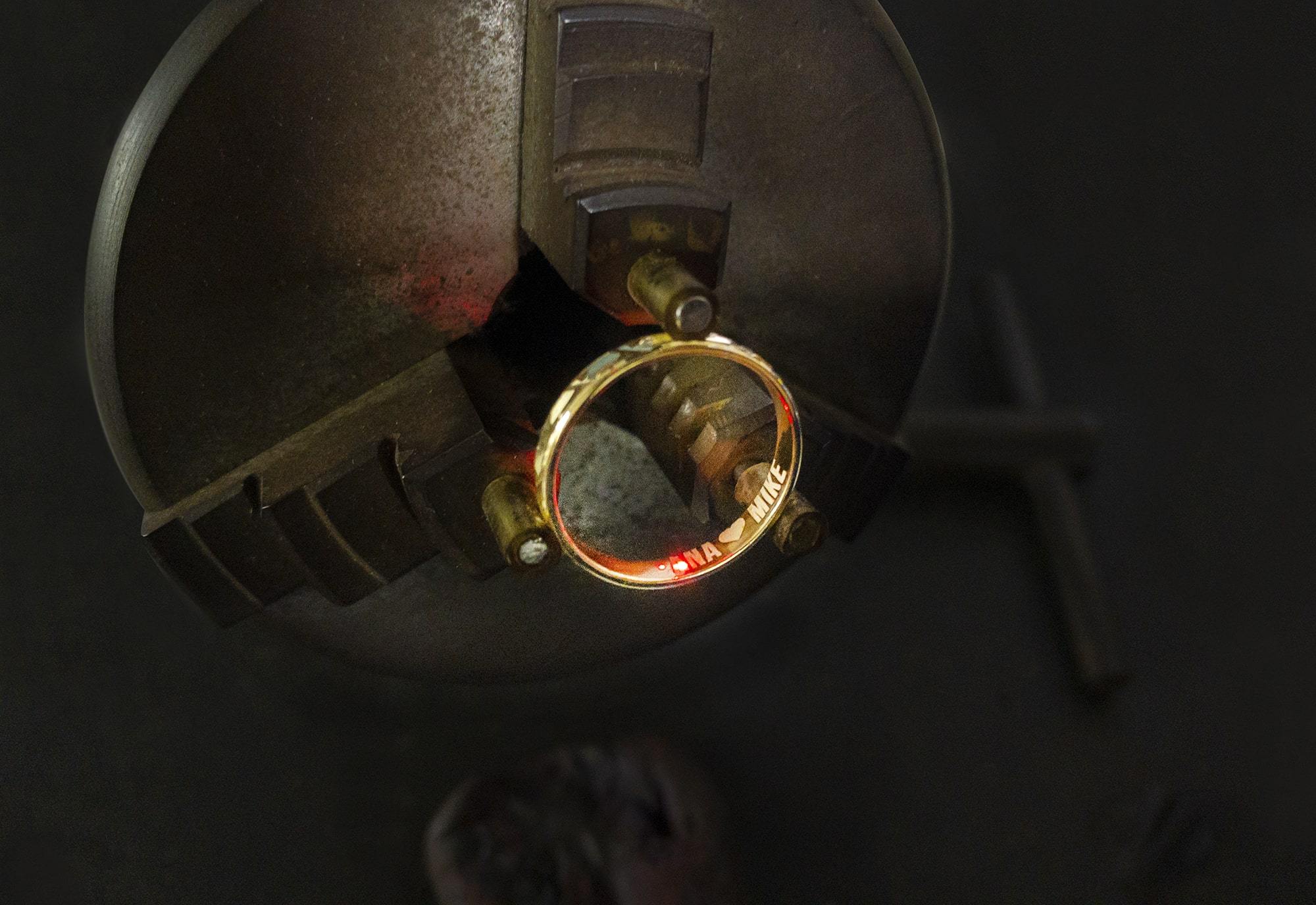 Khắc chữ trang sức | Bảo Tín K&K