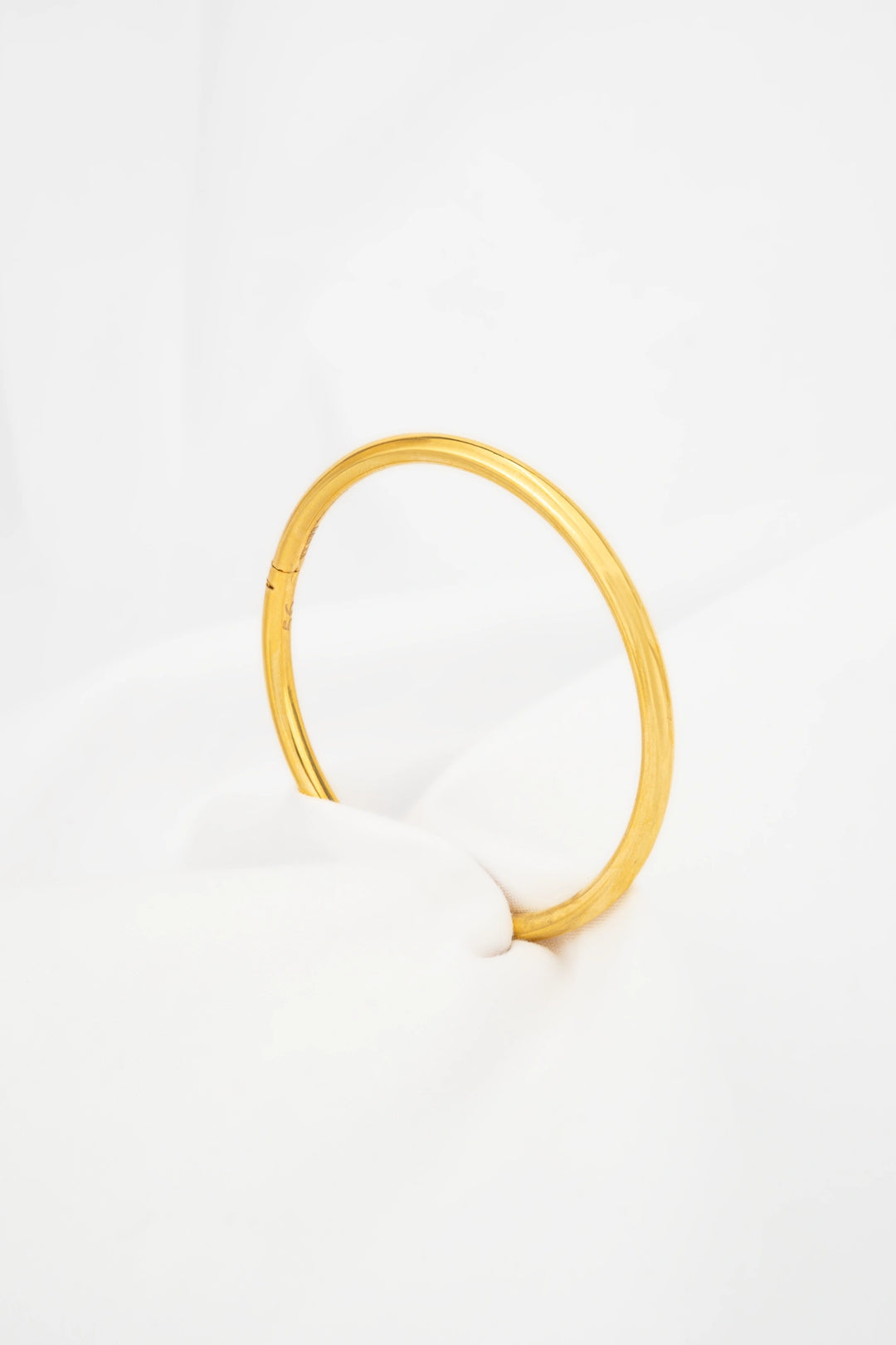 Vòng Tay Trơn Có Khoá Vàng 16K Bảo Tín K&K