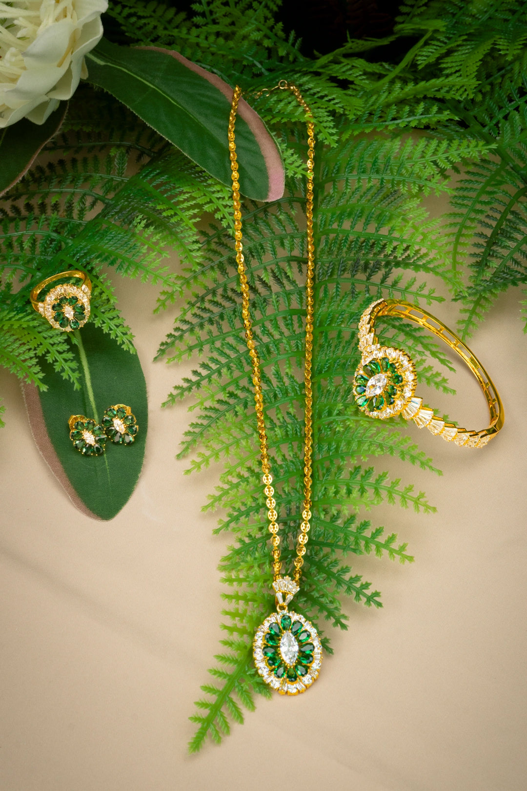 Bông Tai Kiểu Đá Xanh Lá Đính Đá CZ Vàng 16K Bảo Tín K&K