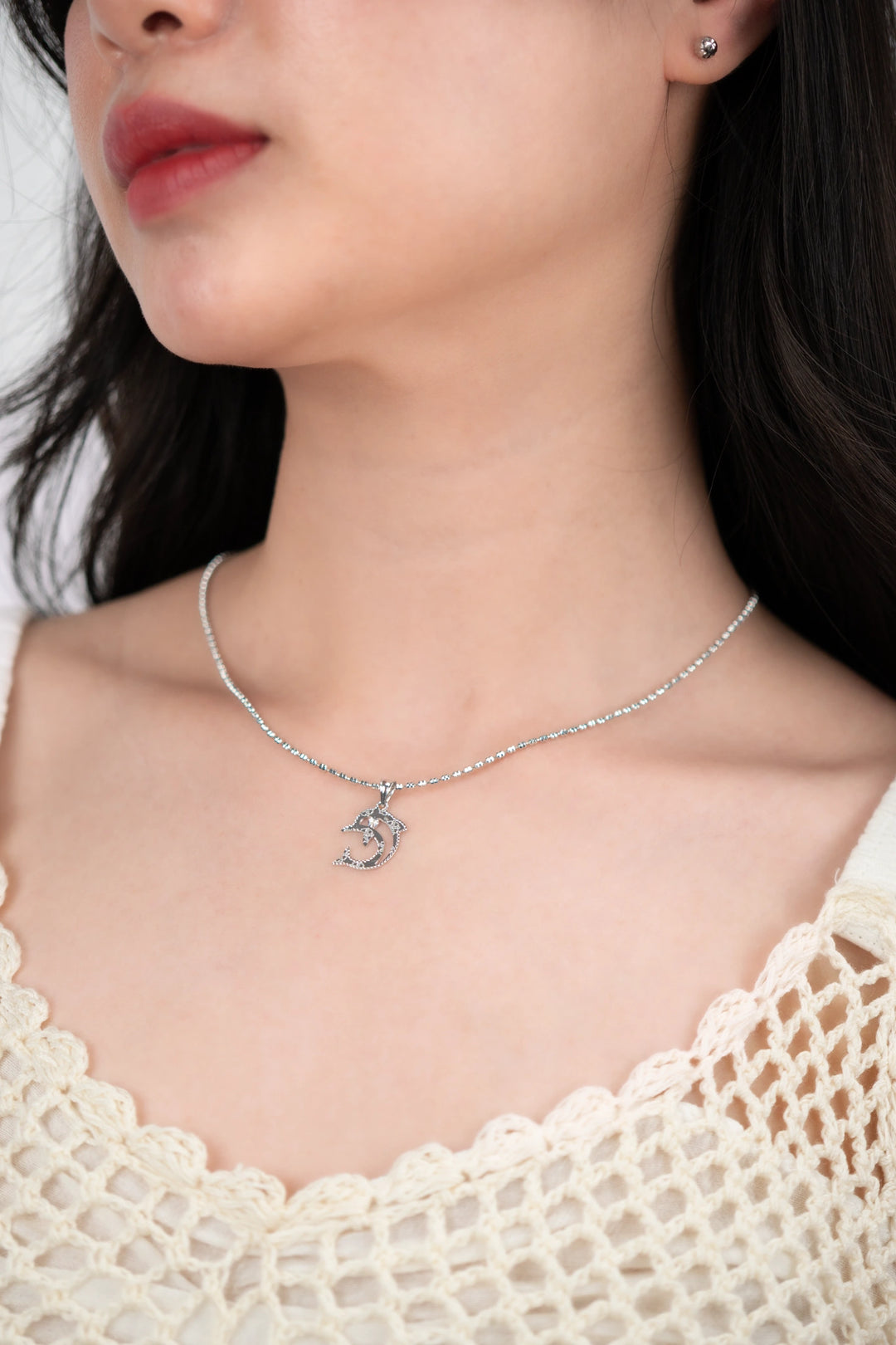 Dây Chuyền Mặt Cá Heo Chạm Hoa Văn Đính Đá CZ Kiểu Ý 750 Bảo Tín K&K