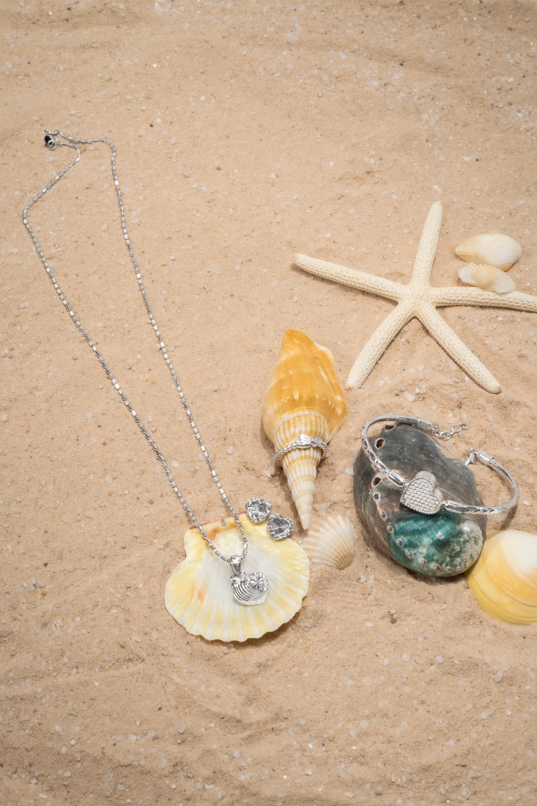 Dây Chuyền Mặt Trái Tim Nửa Viền Tấm Đính Đá CZ Kiểu Ý 750 Bảo Tín K&K