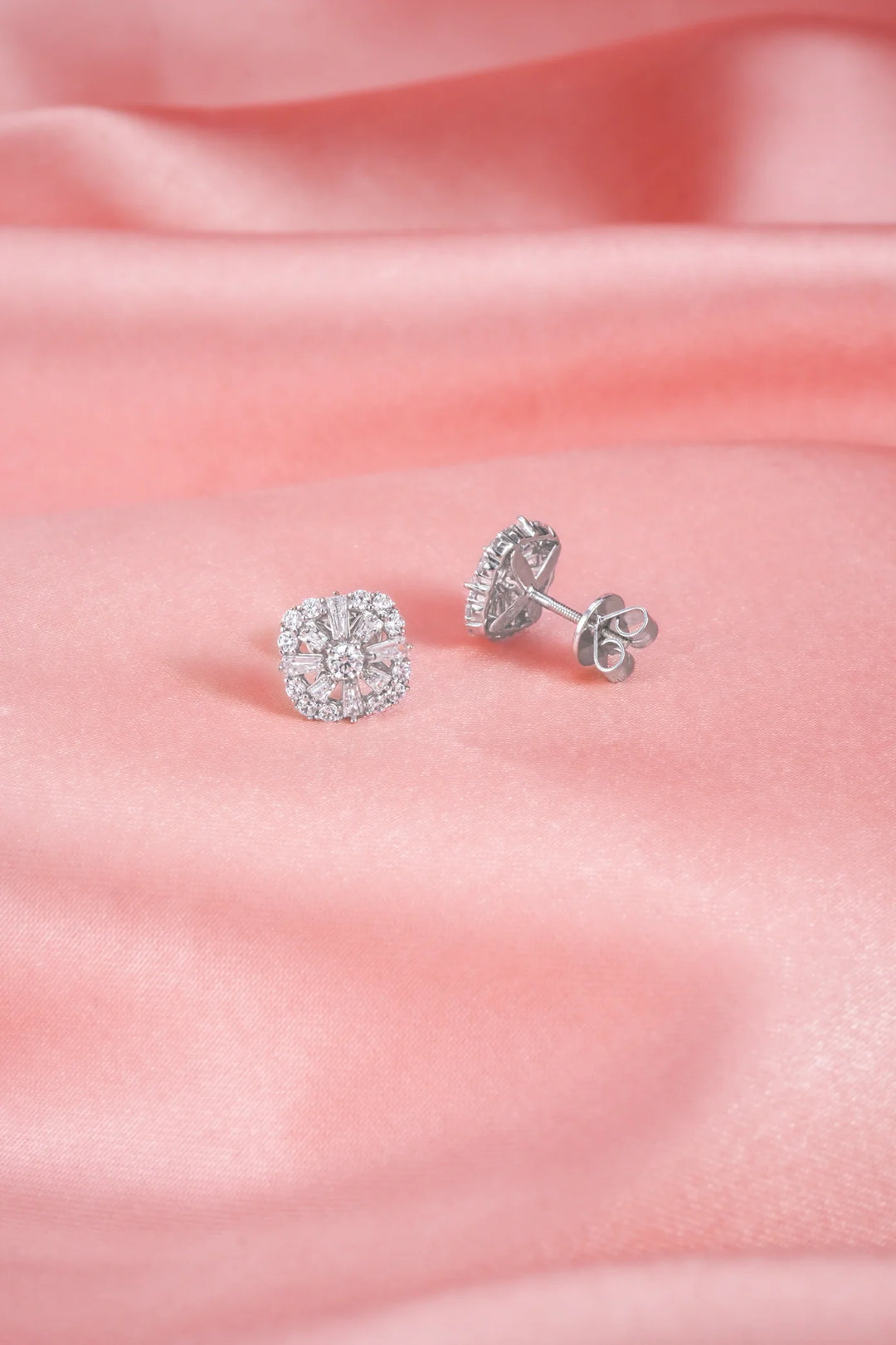 Bông Tai Hoa Vuông Tấm Baguette Đính Đá CZ Kiểu Ý 750 Bảo Tín K&K