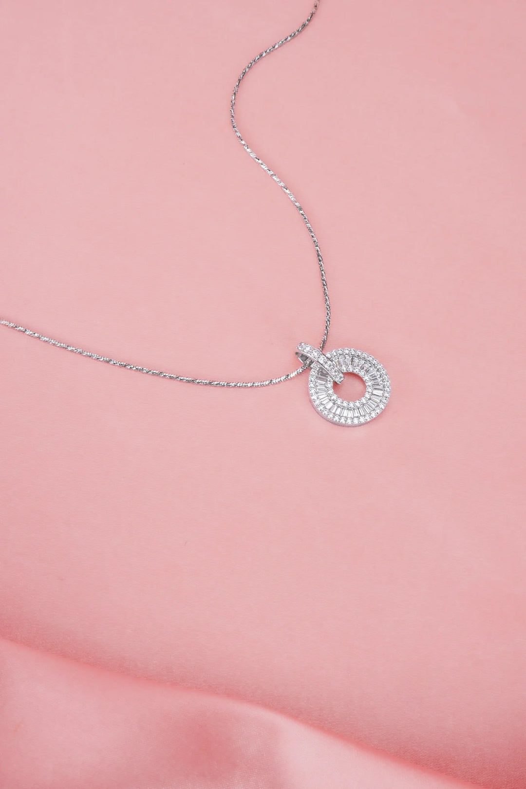 Dây Chuyền Mặt Đá Baguette Viền Tấm Đính Đá CZ Kiểu Ý 750 Bảo Tín K&K