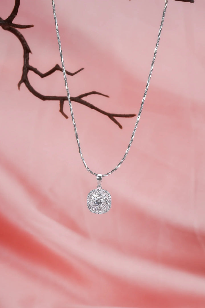 Dây Chuyền Mặt Hoa Vuông Tấm Baguette Đính Đá CZ Kiểu Ý 750 Bảo Tín K&K