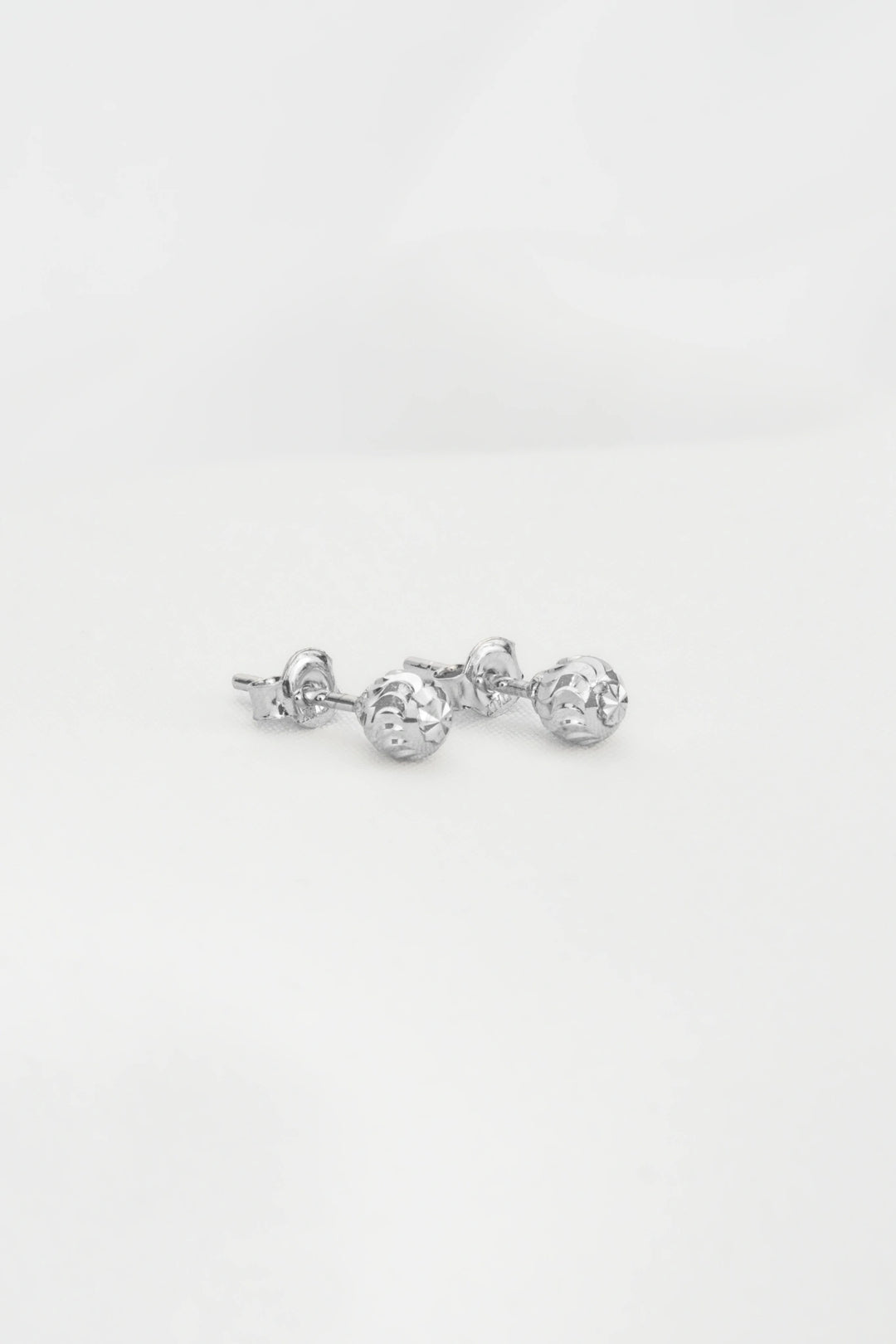 Bông Tai Hạt Bi Khắc Máy Kiểu Ý 750 Bảo Tín K&K