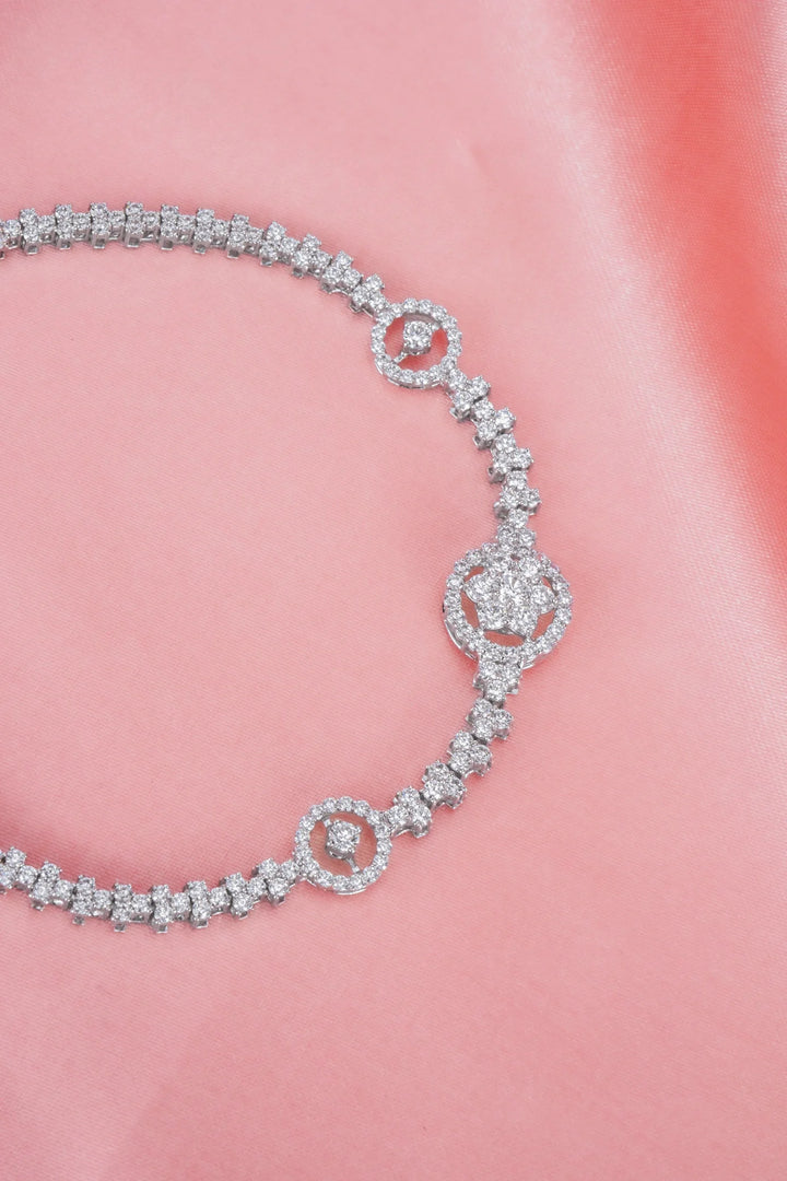 Lắc Tay Hoa 6 Cánh Viền Tròn Tấm Đính Đá CZ Kiểu Ý 750 Bảo Tín K&K