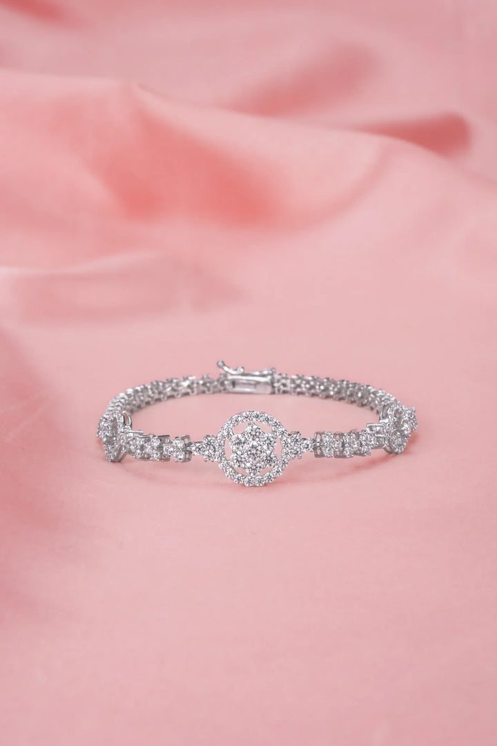 Lắc Tay Hoa 6 Cánh Viền Tròn Tấm Đính Đá CZ Kiểu Ý 750 Bảo Tín K&K