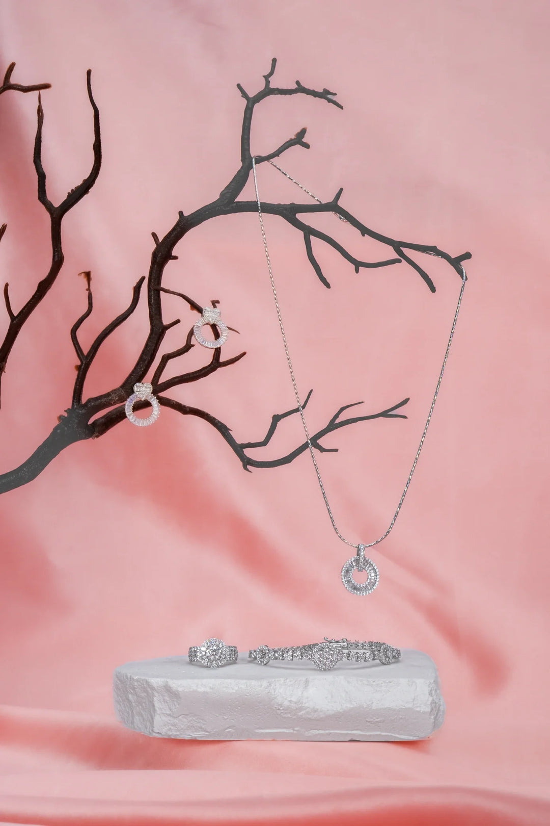 Dây Chuyền Mặt Đá Baguette Viền Tấm Đính Đá CZ Kiểu Ý 750 Bảo Tín K&K