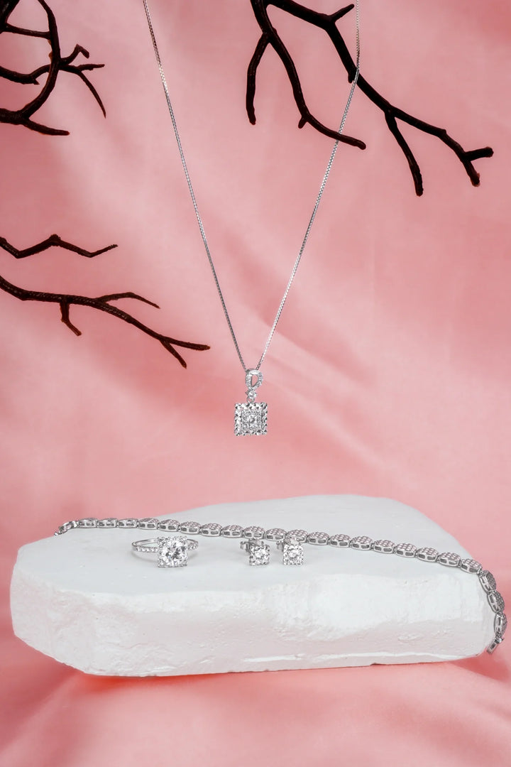 Bông Tai Hột Viền Vuông Khắc Máy Đính Đá CZ Kiểu Ý 750 Bảo Tín K&K