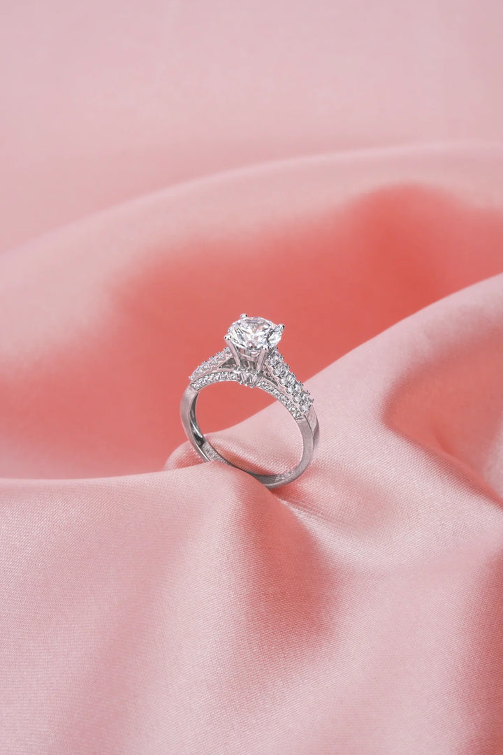 Nhẫn Kiểu Cổ Điền Đá Chủ To Tròn Đính Đá CZ Kiểu Ý 750 Bảo Tín K&K