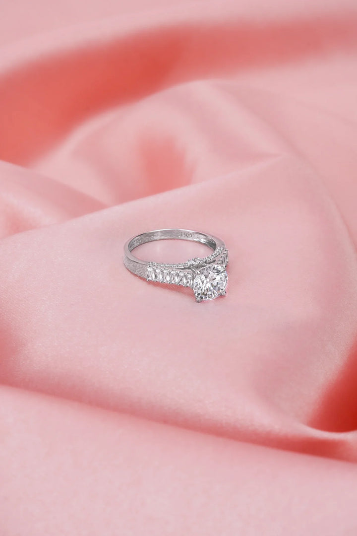 Nhẫn Kiểu Cổ Điền Đá Chủ To Tròn Đính Đá CZ Kiểu Ý 750 Bảo Tín K&K