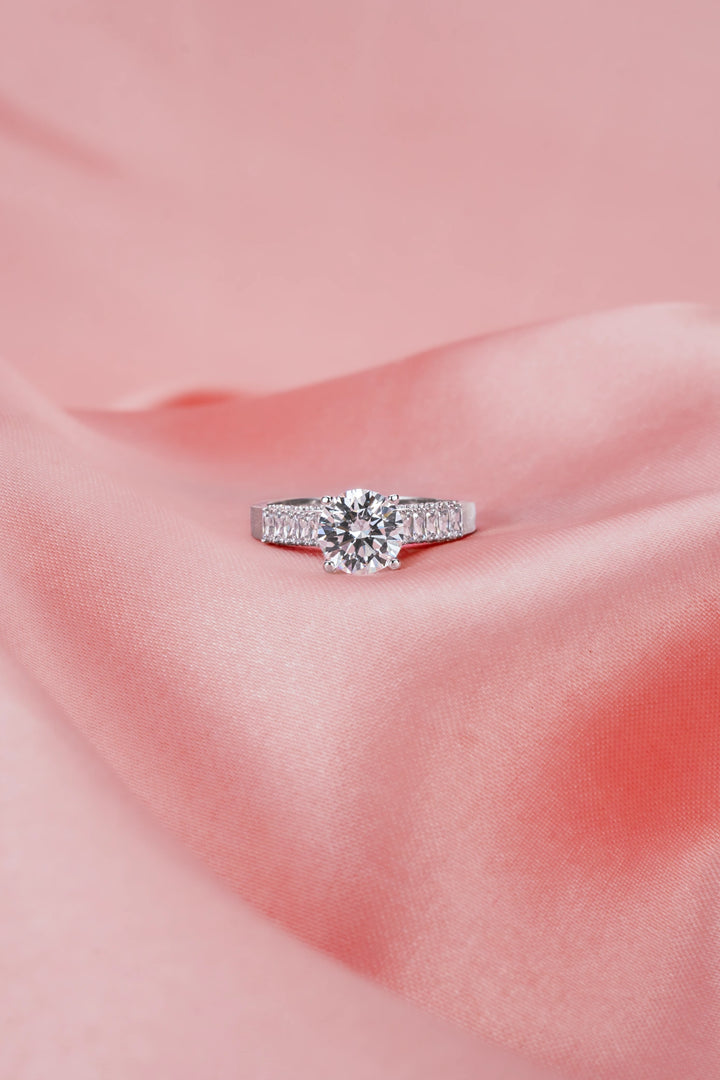 Nhẫn Kiểu Cổ Điền Đá Chủ To Tròn Đính Đá CZ Kiểu Ý 750 Bảo Tín K&K