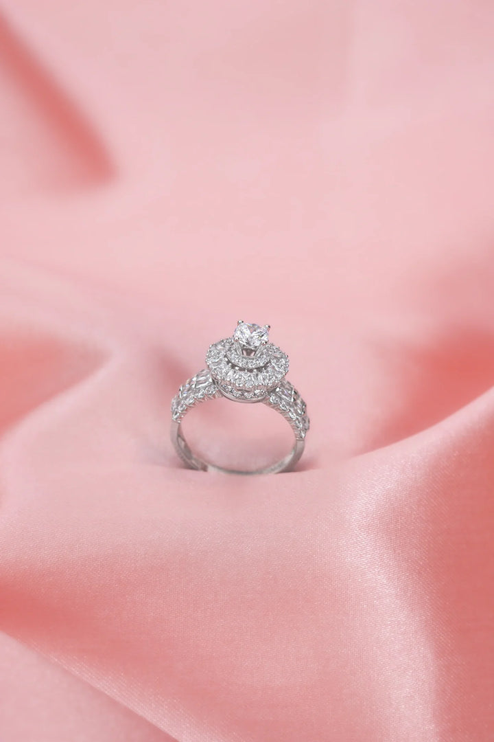 Nhẫn Oval Hai Viền Tấm Baguette Đính Đá CZ Kiểu Ý 750 Bảo Tín K&K