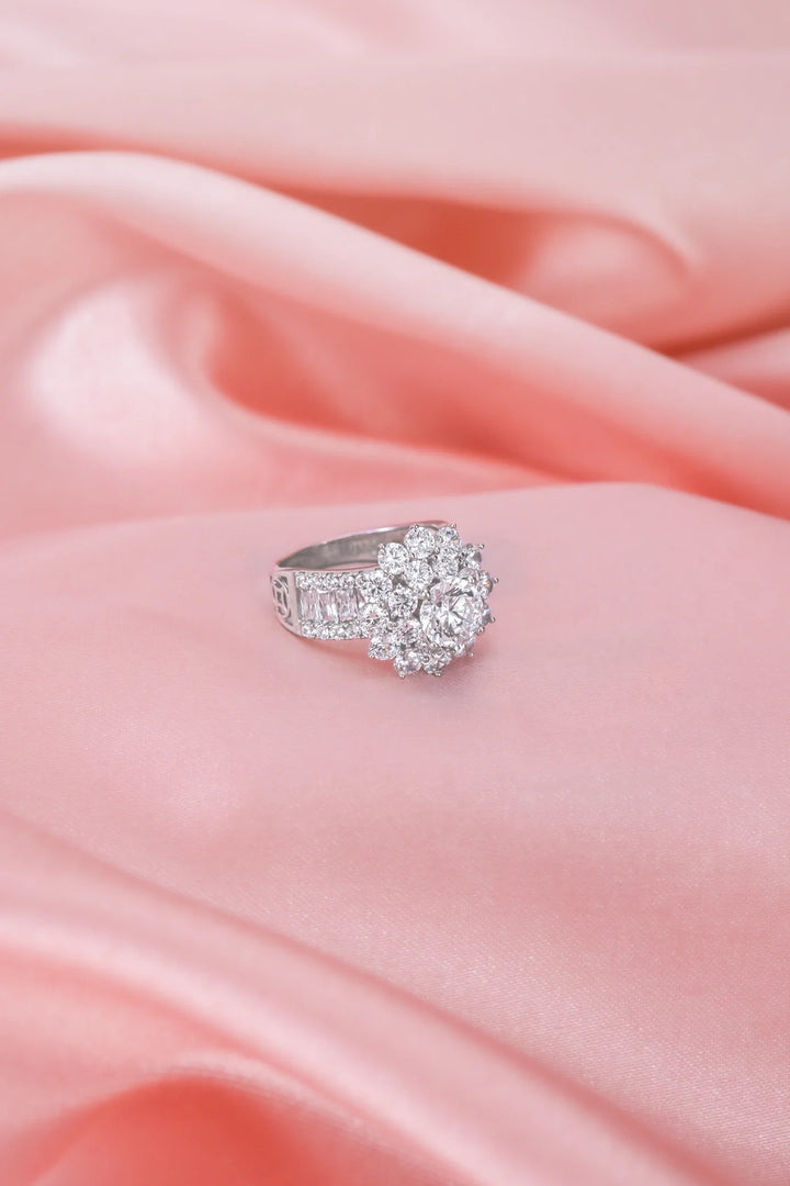 Nhẫn Nữ Kiểu Hoa Hai Tầng Baguette Đính Đá CZ Kiểu Ý 750 Bảo Tín K&K