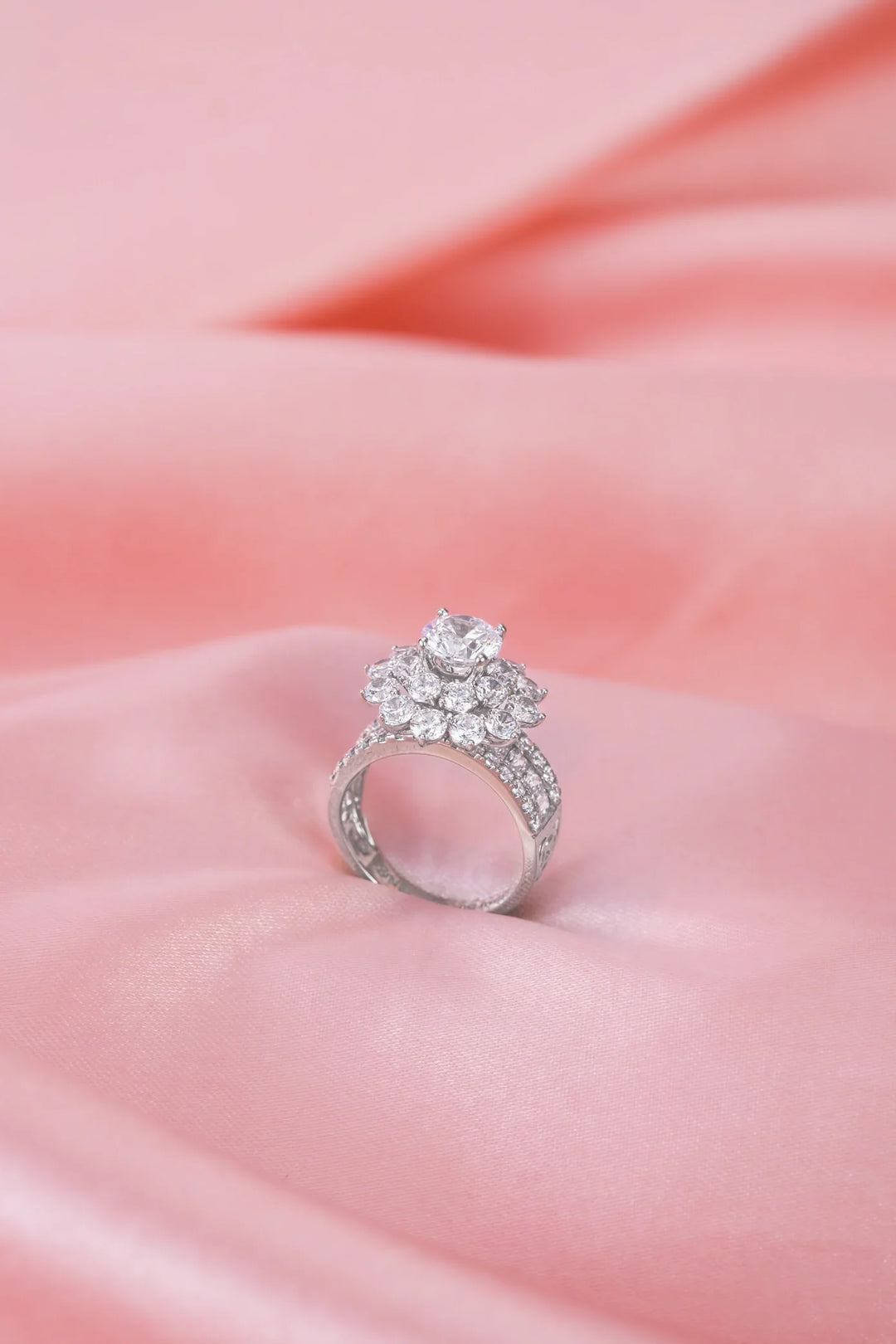 Nhẫn Nữ Kiểu Hoa Hai Tầng Baguette Đính Đá CZ Kiểu Ý 750 Bảo Tín K&K