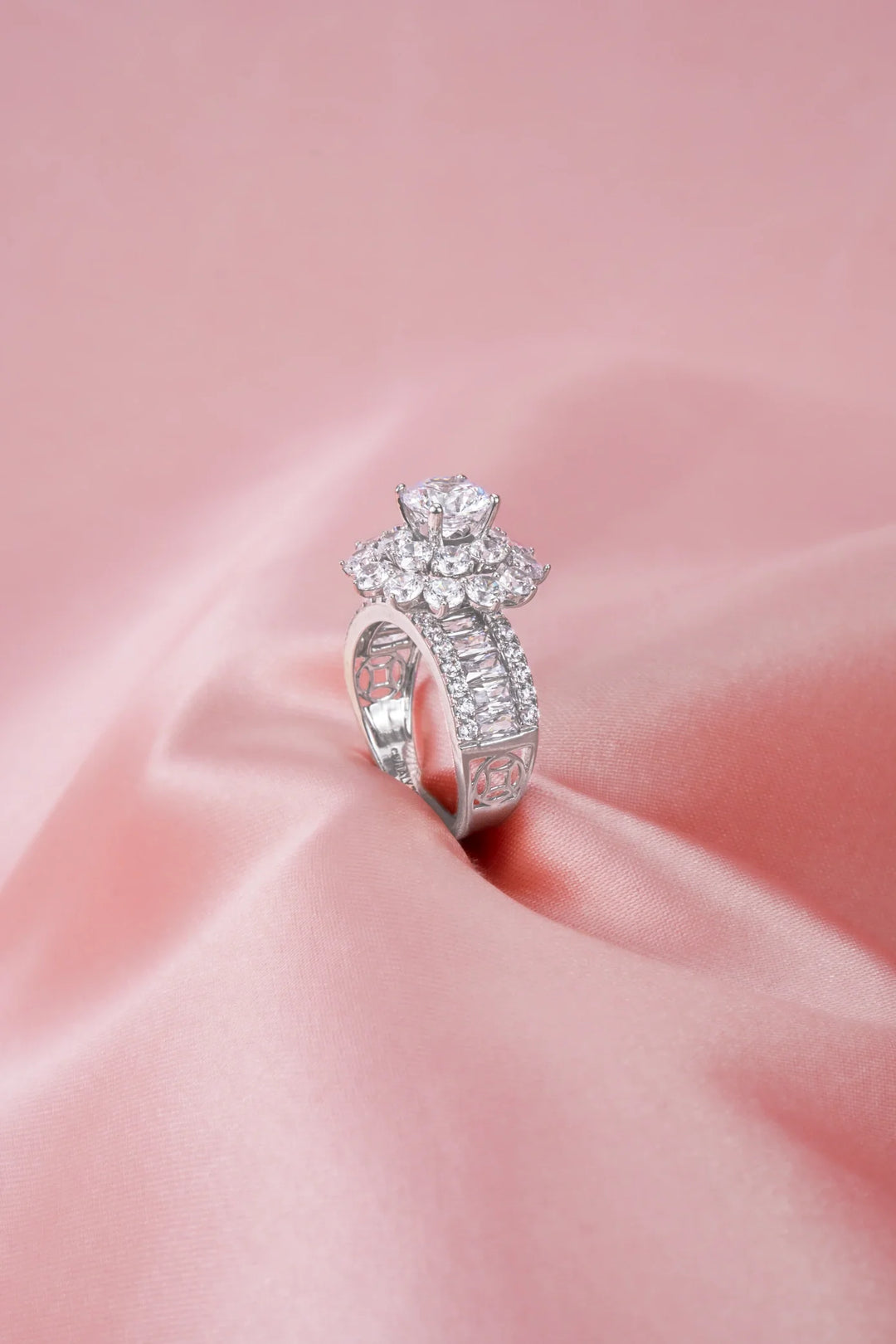 Nhẫn Nữ Kiểu Hoa Hai Tầng Baguette Đính Đá CZ Kiểu Ý 750 Bảo Tín K&K