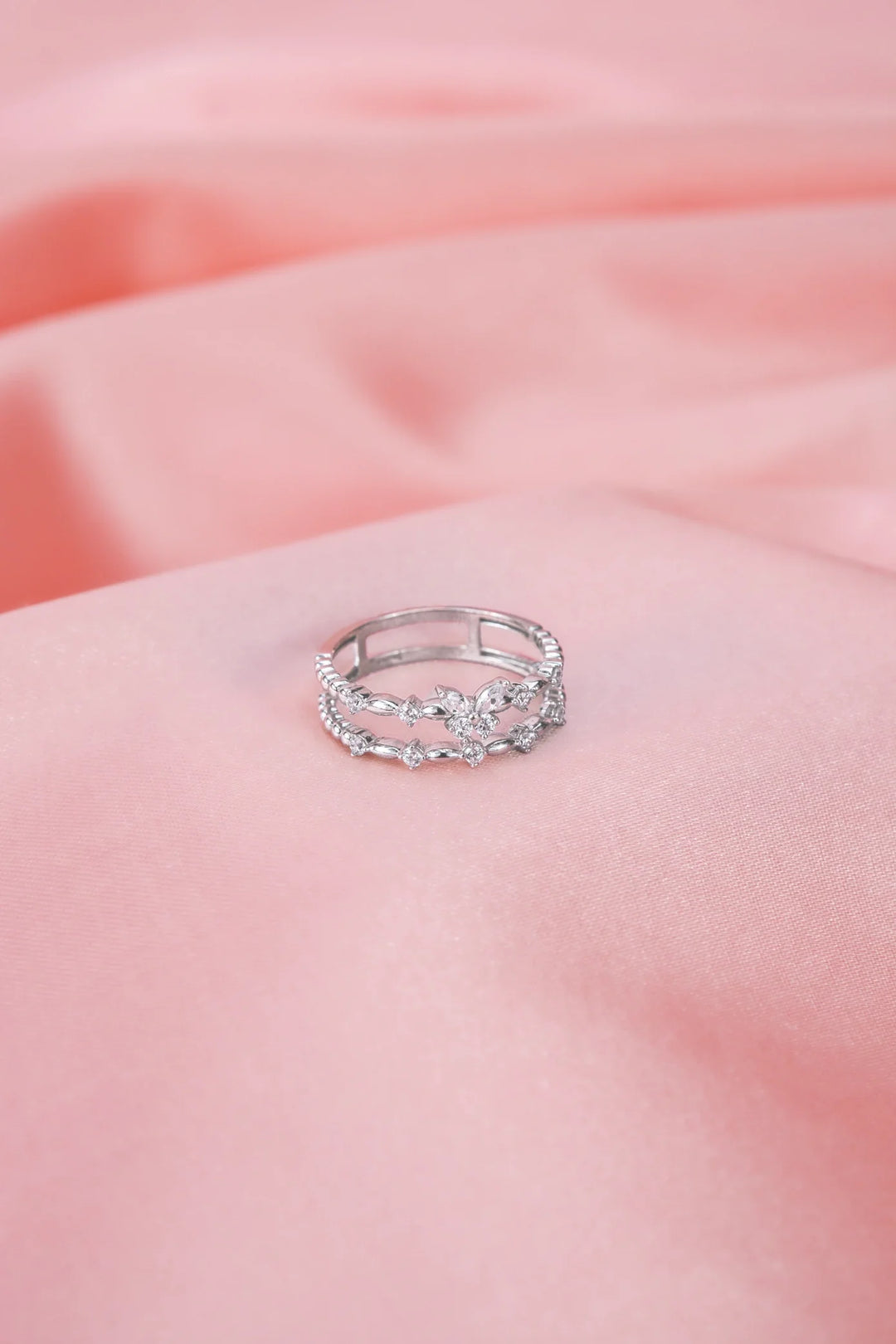 Nhẫn Đôi Hoạ Tiết Bướm Viền Đính Đá CZ Kiểu Ý 750 Bảo Tín K&K