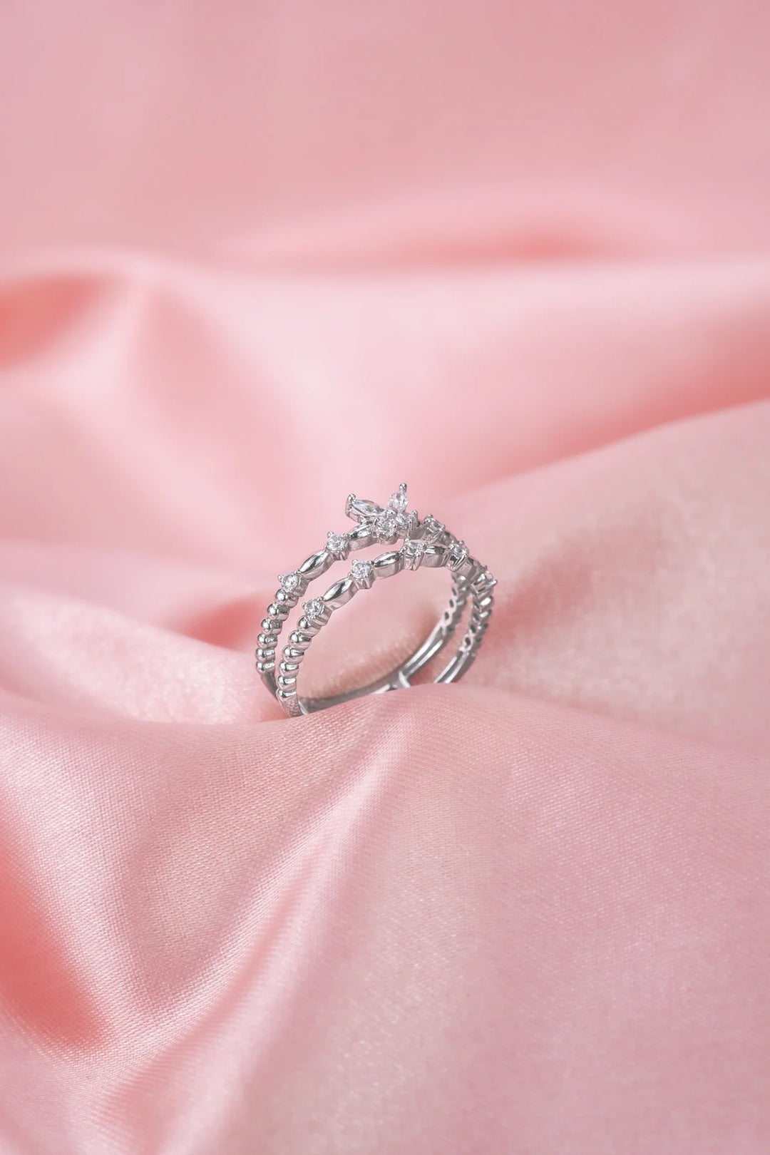 Nhẫn Đôi Hoạ Tiết Bướm Viền Đính Đá CZ Kiểu Ý 750 Bảo Tín K&K