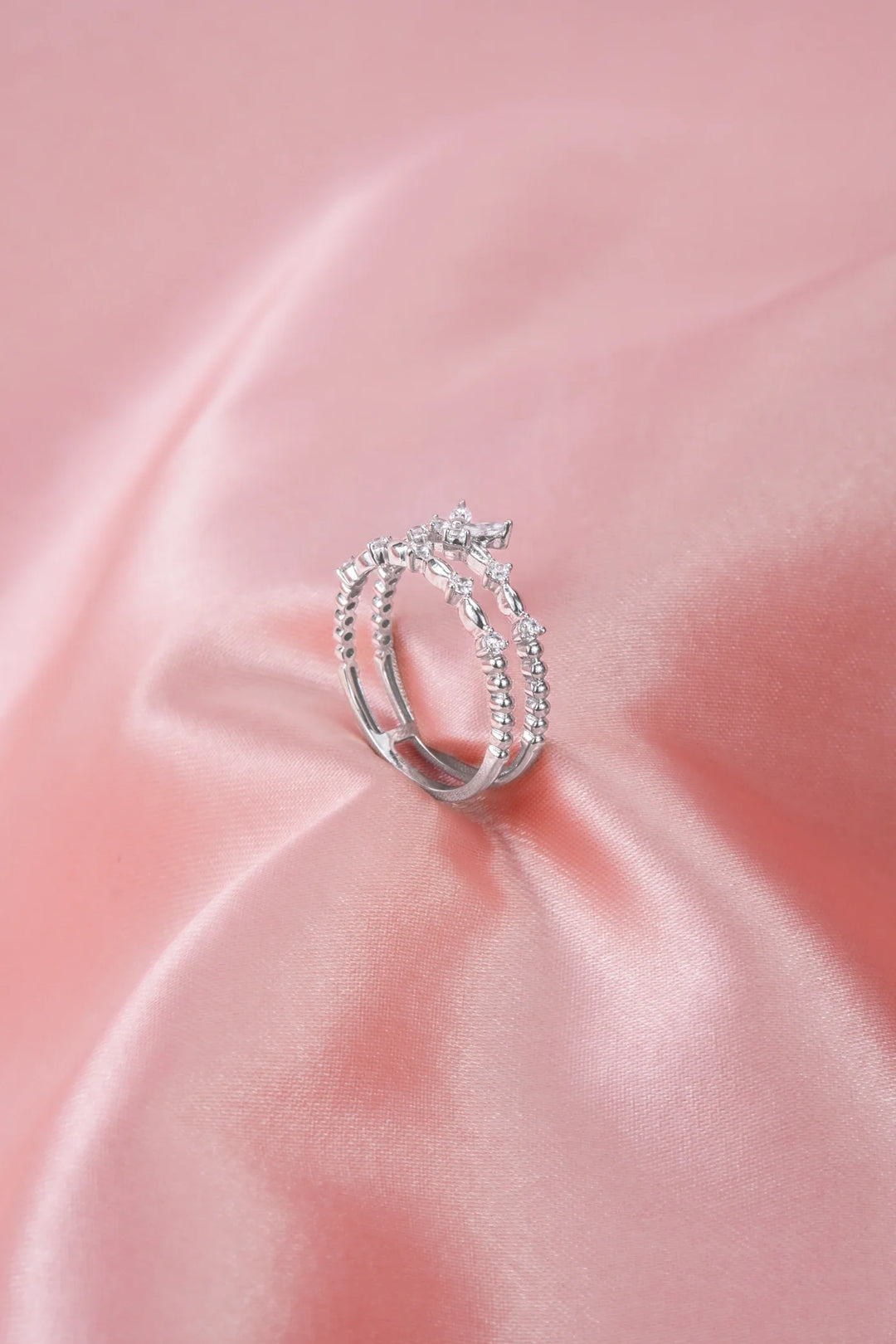 Nhẫn Đôi Hoạ Tiết Bướm Viền Đính Đá CZ Kiểu Ý 750 Bảo Tín K&K