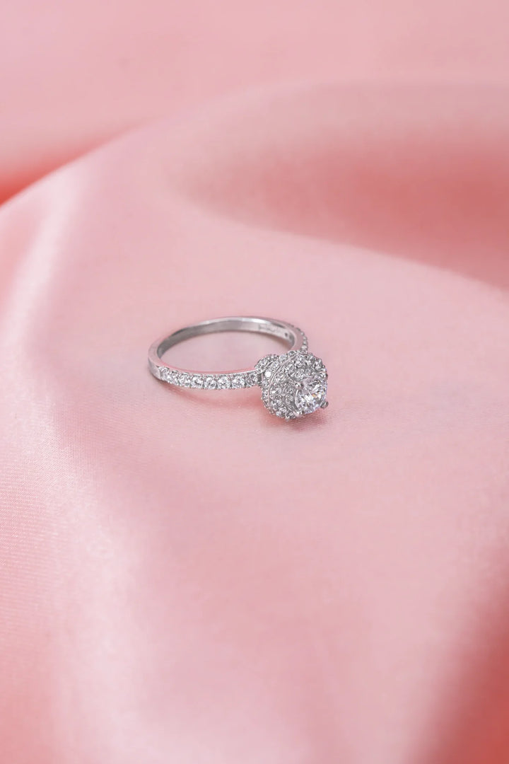 Nhẫn Kiểu Dáng Halo Đính Đá CZ Kiểu Ý 750 Bảo Tín K&K