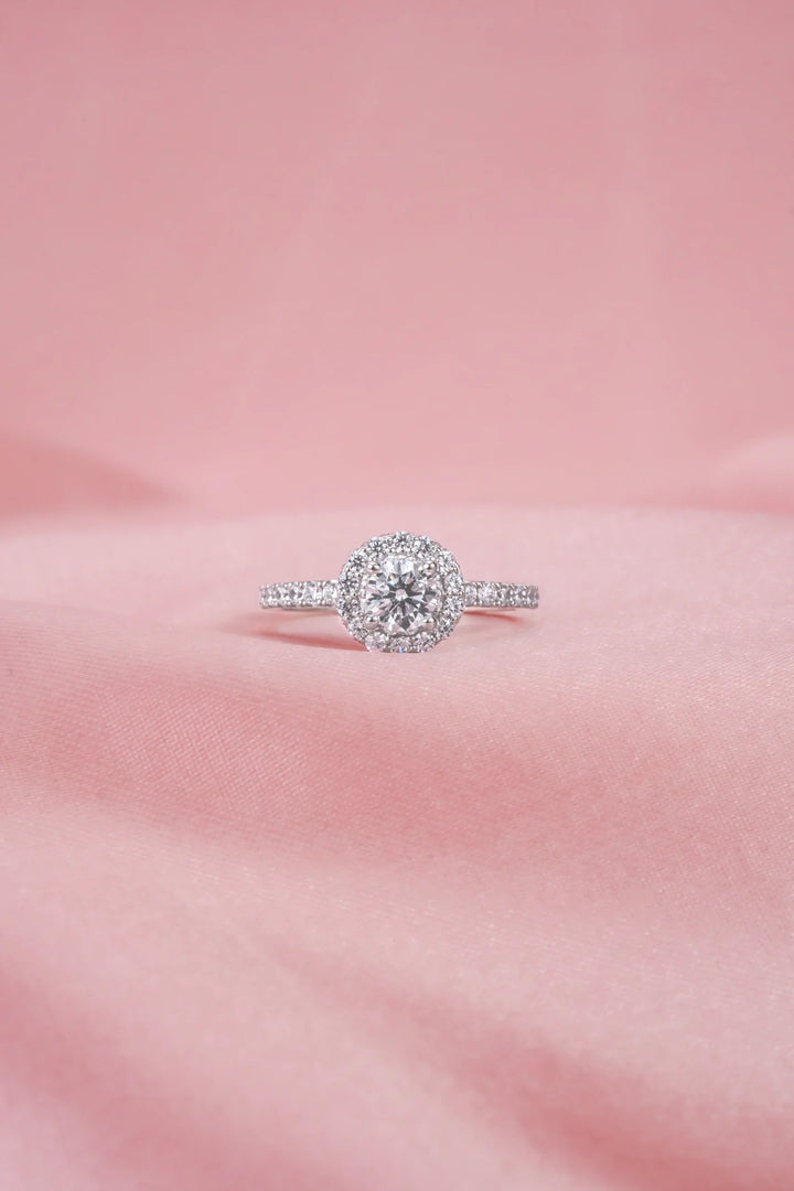 Nhẫn Kiểu Dáng Halo Đính Đá CZ Kiểu Ý 750 Bảo Tín K&K