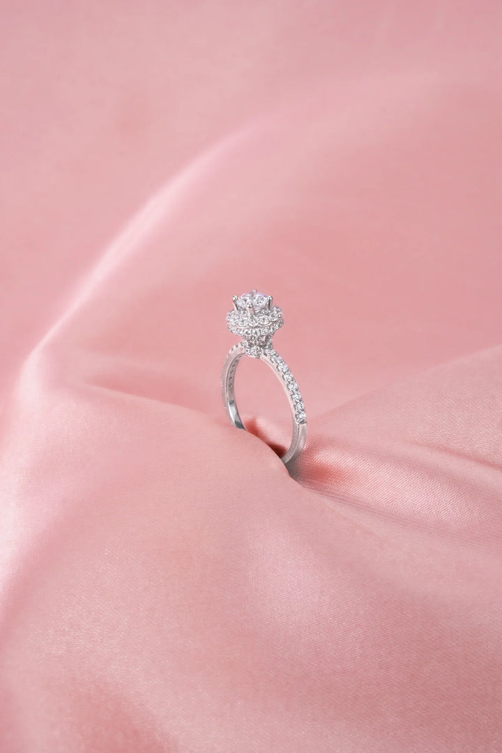 Nhẫn Kiểu Dáng Halo Đính Đá CZ Kiểu Ý 750 Bảo Tín K&K