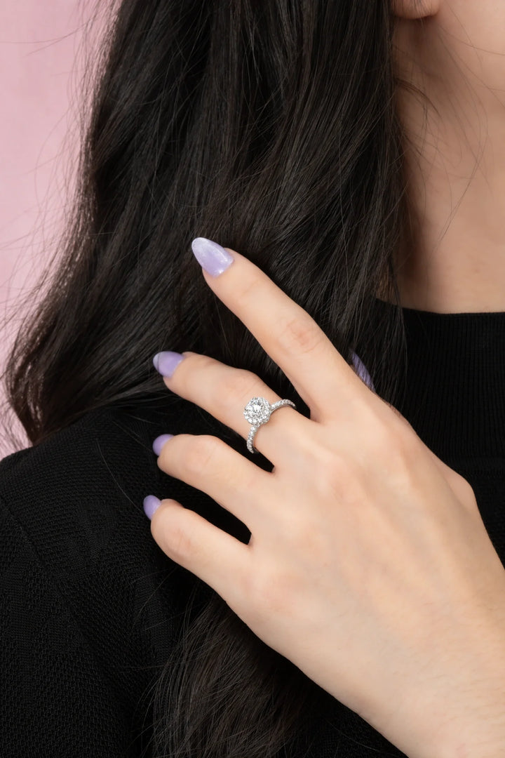 Nhẫn Kiểu Dáng Halo Đính Đá CZ Kiểu Ý 750 Bảo Tín K&K