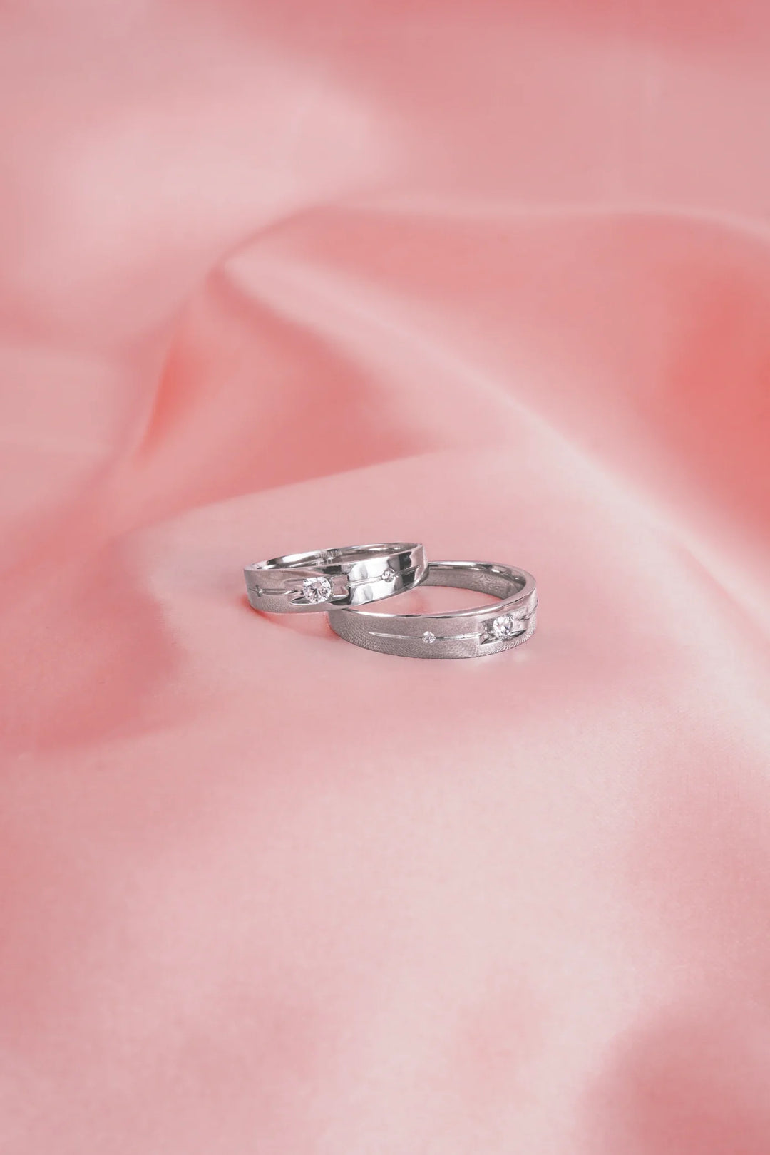 Nhẫn Cưới 3 Hột Chìm Đính Đá CZ Kiểu Ý 750 Bảo Tín K&K