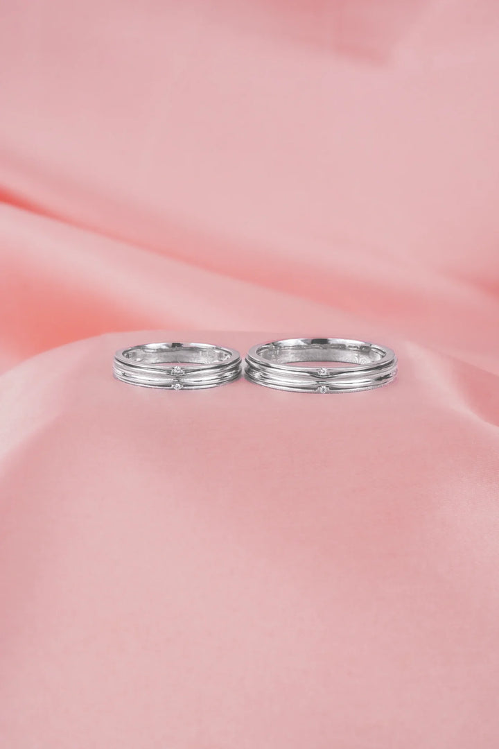 Nhẫn Cưới Viền Chìm Đính Đá CZ Kiểu Ý 750 Bảo Tín K&K