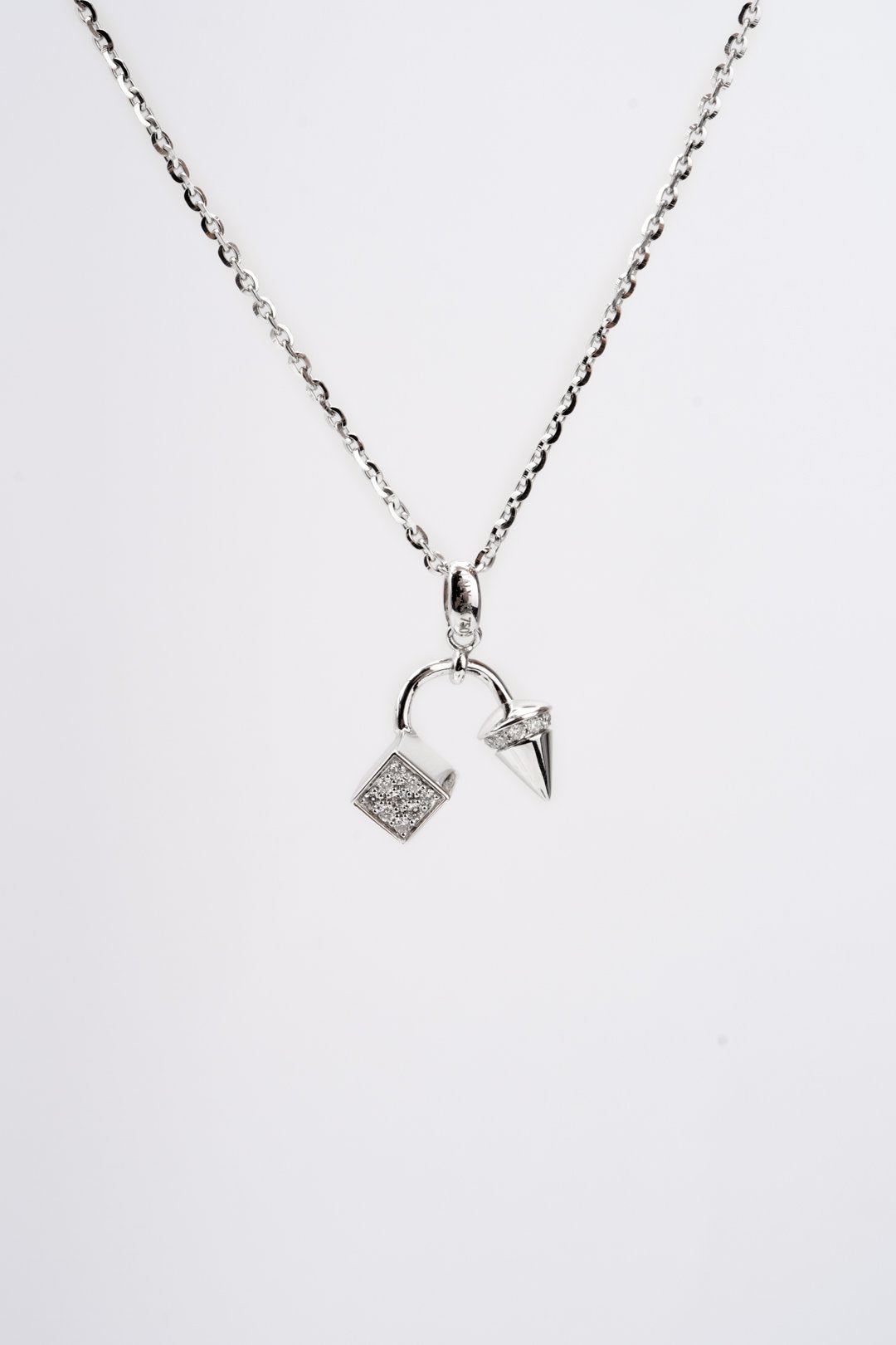 Mặt dây chuyền trắng kiểu Bảo Tín K&K Vàng kiểu Ý 750 đính Kim cương