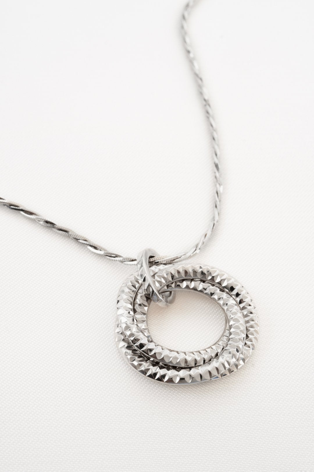 Mặt dây chuyền trắng kiểu Bảo Tín K&K Vàng kiểu Ý 750