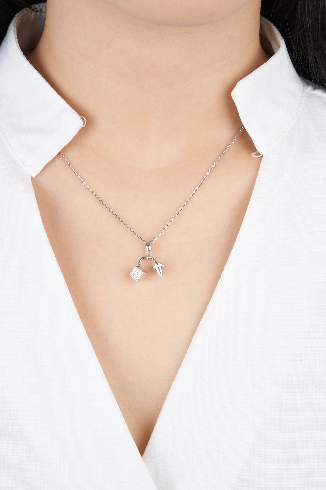 Mặt dây chuyền trắng kiểu Bảo Tín K&K Vàng kiểu Ý 750 đính Kim cương