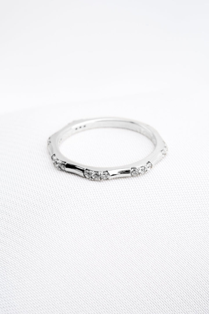 Nhẫn trắng khúc tấm Bảo Tín K&K Vàng kiểu Ý 750 đính Đá cao cấp