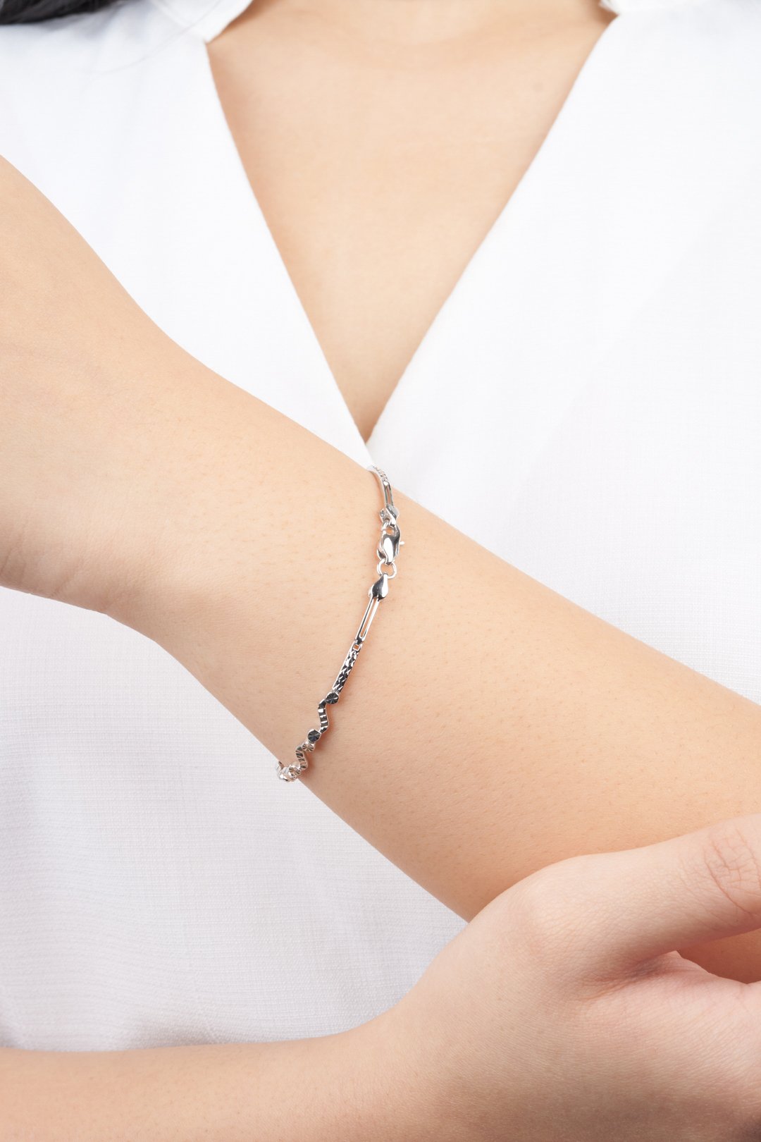 Vòng tay trắng kiểu Bảo Tín K&K Vàng kiểu Ý 750