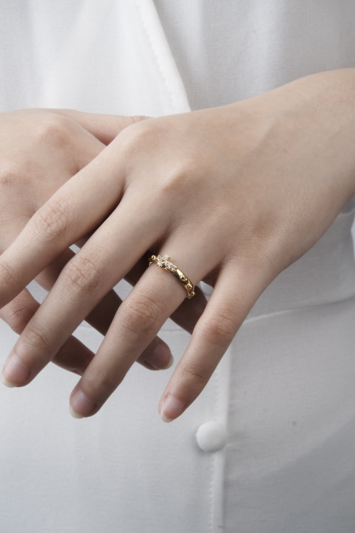 Nhẫn cưới vàng thánh giá tấm Bảo Tín K&K Vàng 18K đính Đá cao cấp