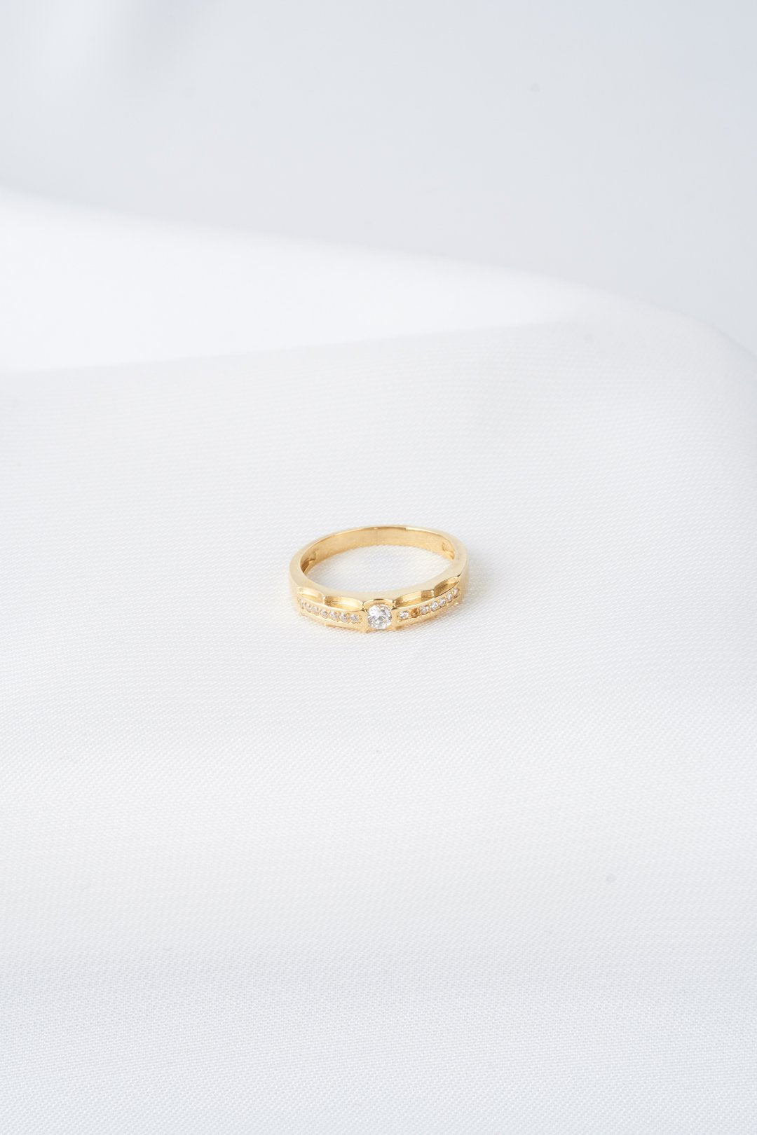 Nhẫn cưới vàng cưới tấm Bảo Tín K&K Vàng 18K đính Đá cao cấp