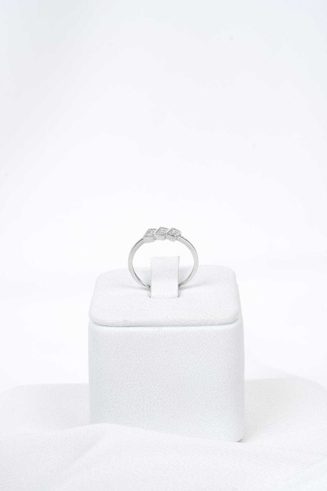 Nhẫn trắng thoi tấm Bảo Tín K&K Vàng kiểu Ý 750 đính Đá cao cấp