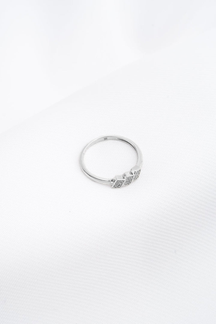 Nhẫn trắng thoi tấm Bảo Tín K&K Vàng kiểu Ý 750 đính Đá cao cấp