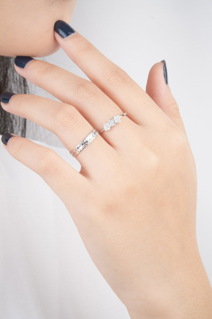 Nhẫn trắng bản móc máy Bảo Tín K&K Vàng kiểu Ý 750