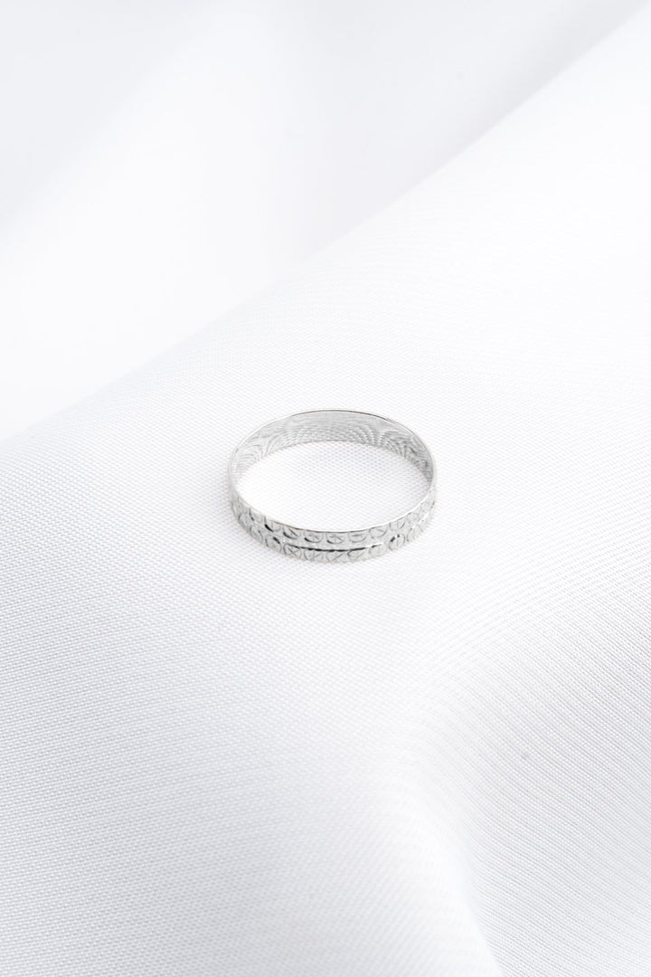 Nhẫn trắng bản móc máy Bảo Tín K&K Vàng kiểu Ý 750