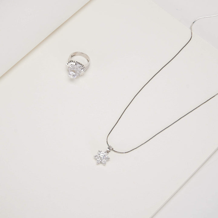 Mặt dây chuyền trắng hoa tấm Bảo Tín K&K Vàng kiểu Ý 750 đính Đá cao cấp