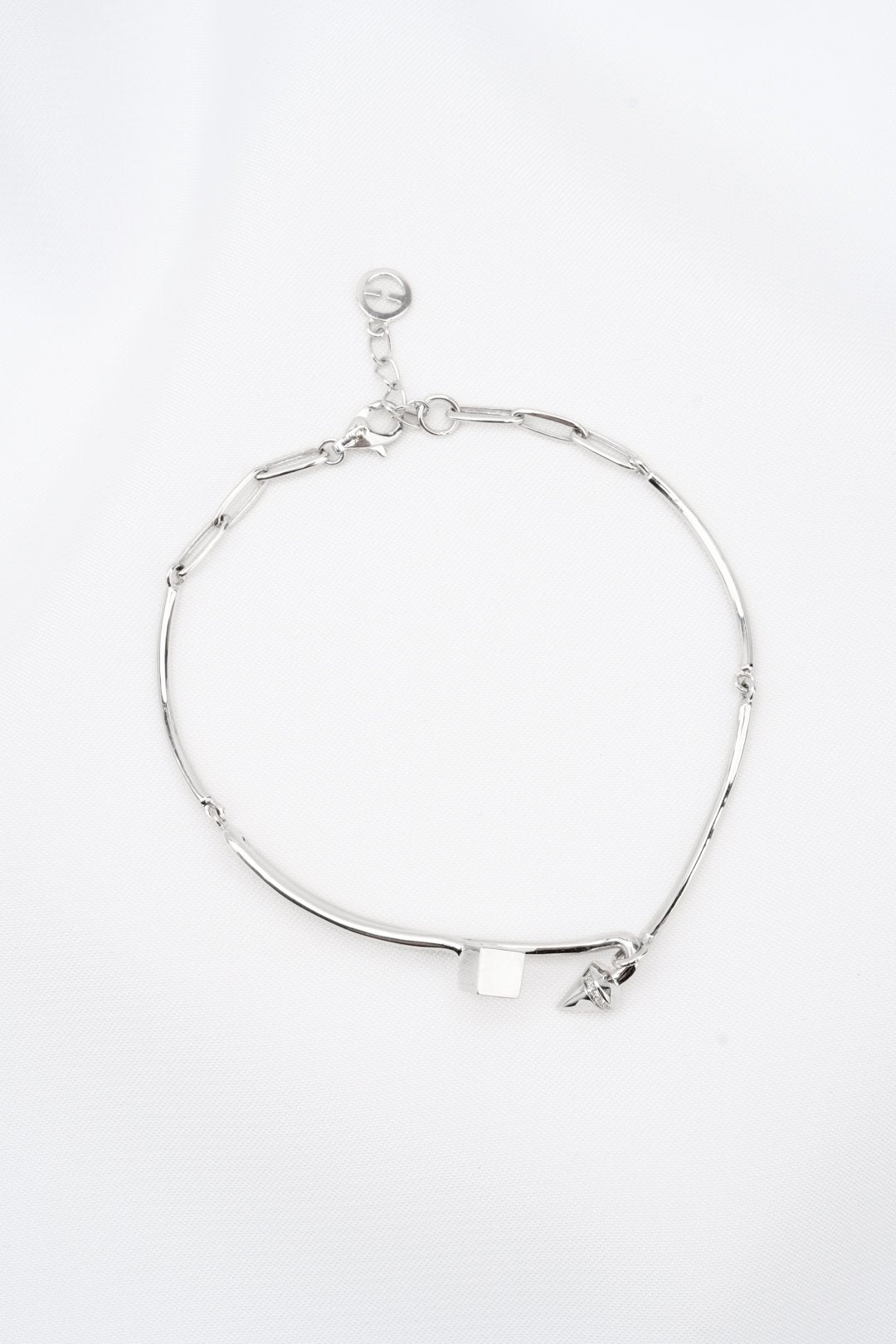 Vòng, lắc xoàn trắng kiểu Bảo Tín K&K Vàng kiểu Ý 750 đính Kim cương