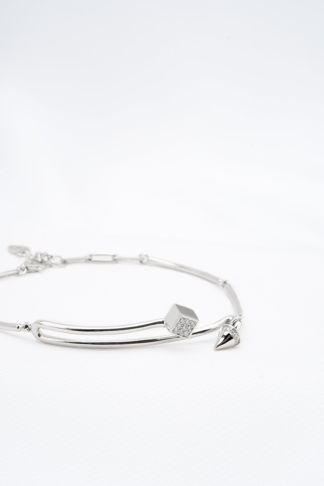 Vòng, lắc xoàn trắng kiểu Bảo Tín K&K Vàng kiểu Ý 750 đính Kim cương