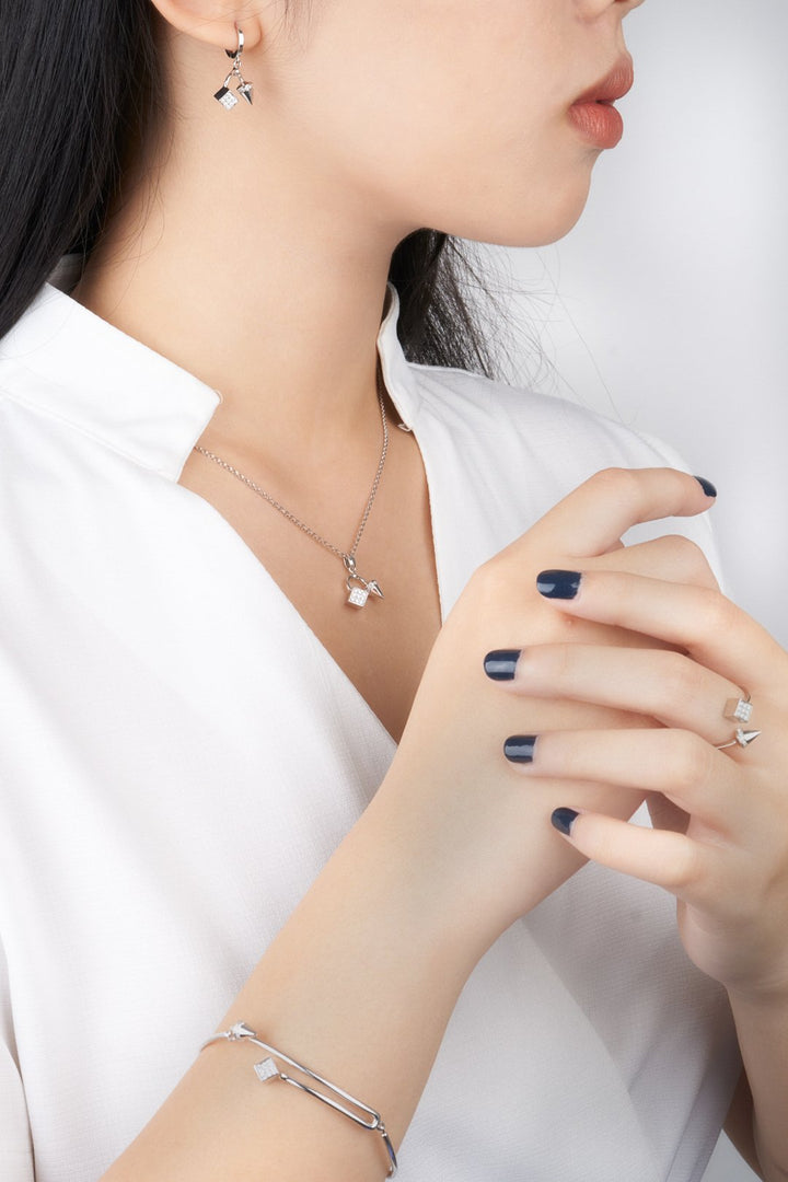 Vòng, lắc xoàn trắng kiểu Bảo Tín K&K Vàng kiểu Ý 750 đính Kim cương