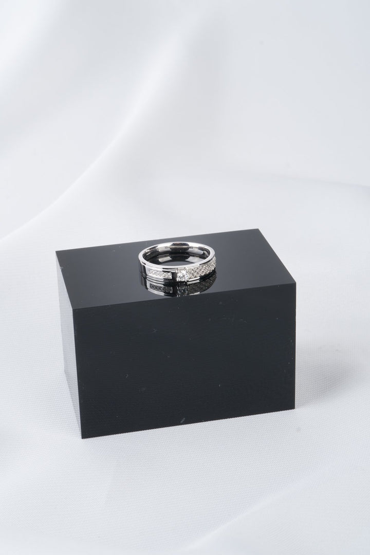 Nhẫn trắng xoàn tấm Bảo Tín K&K Vàng kiểu Ý 750 đính Kim cương