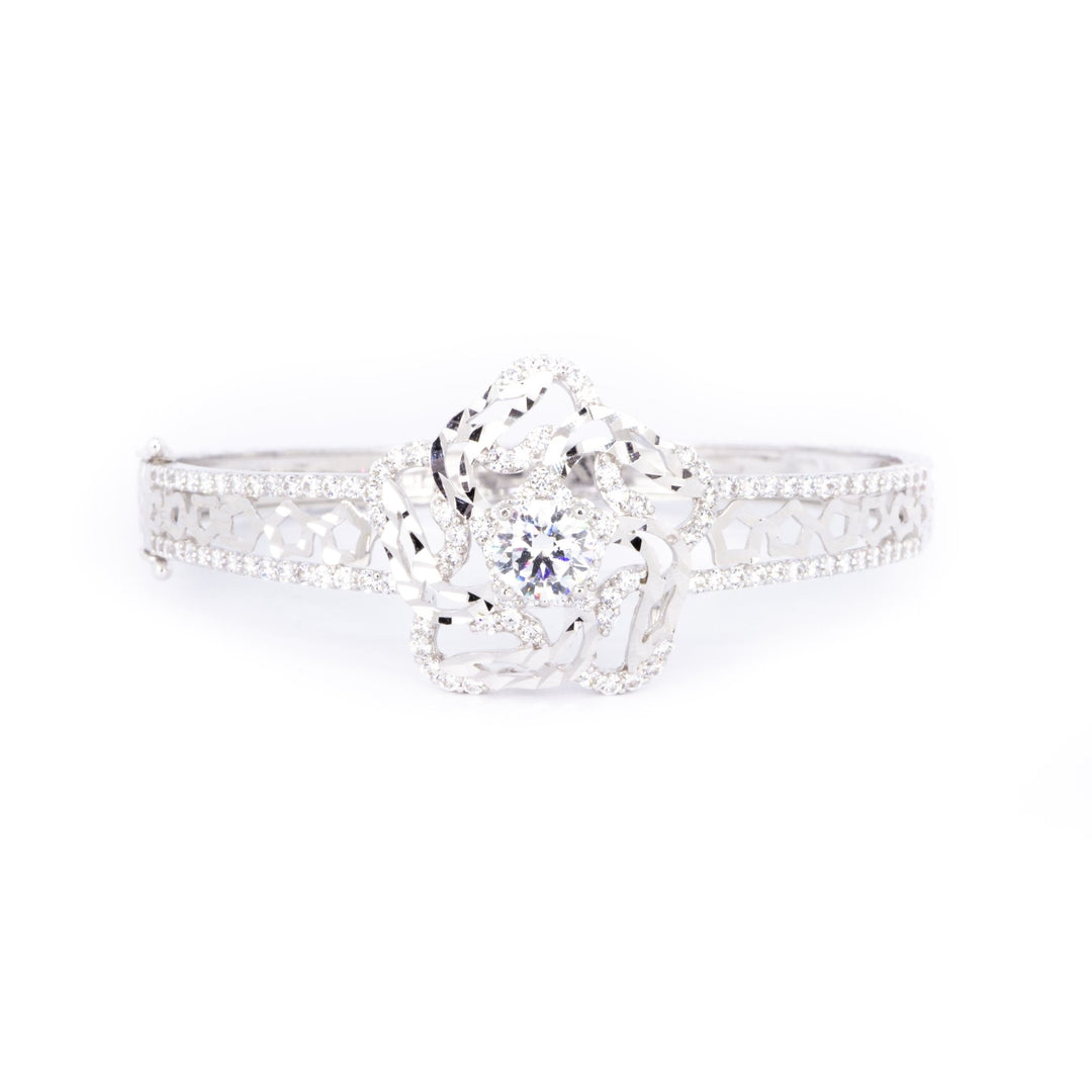 Vòng tay kiểu hoa trắng đá cao cấp - Bảo Tín K&K