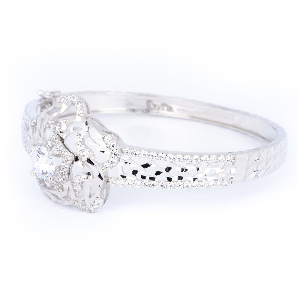 Vòng tay kiểu hoa trắng đá cao cấp - Bảo Tín K&K