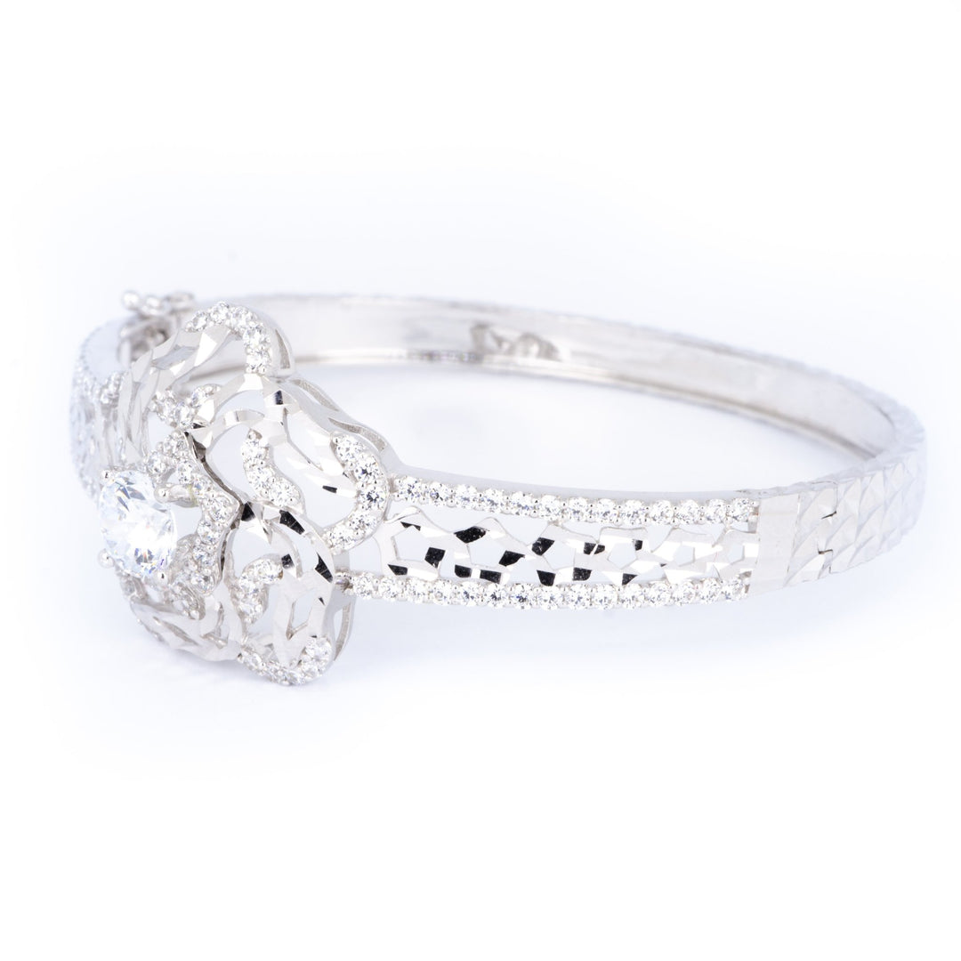 Vòng tay kiểu hoa trắng đá cao cấp - Bảo Tín K&K