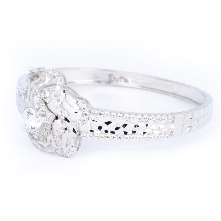 Vòng tay kiểu hoa trắng đá cao cấp - Bảo Tín K&K