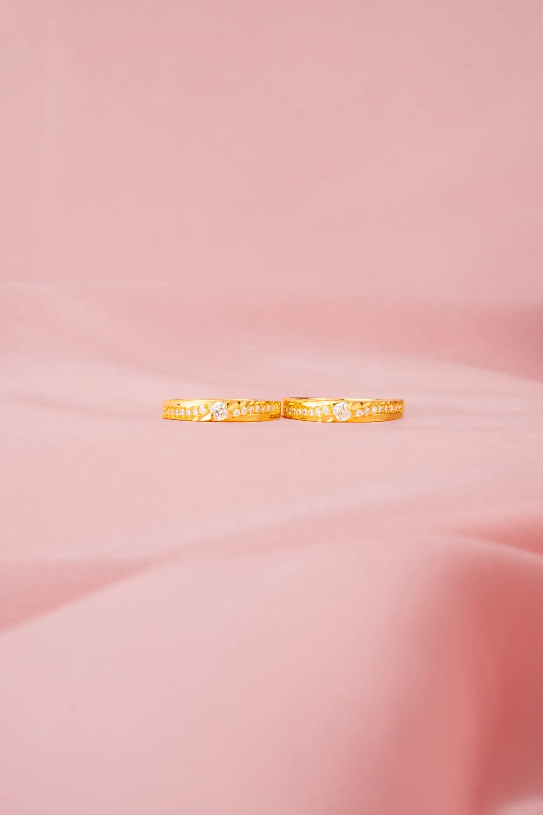 Nhẫn Cưới Hột Chìm Viền Tấm Gợn Sóng Vàng 16K Đính Đá CZ Bảo Tín K&K